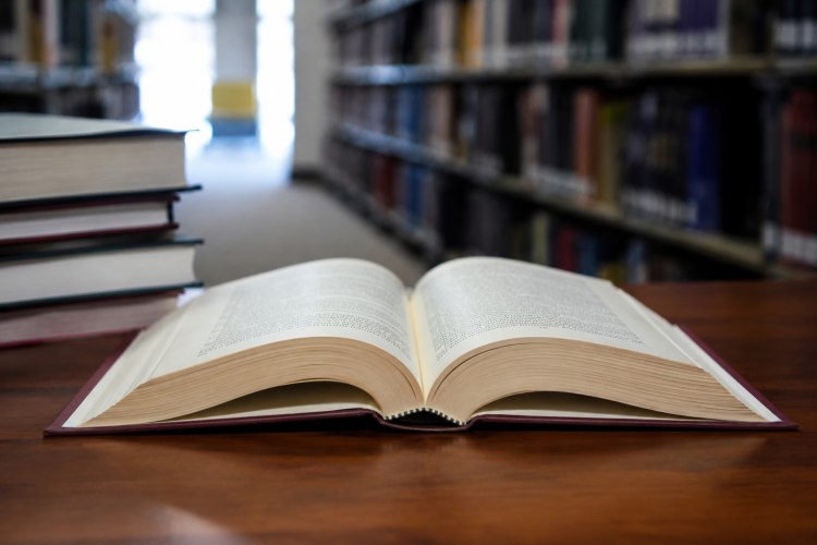 Четенето на книги на хартиен носител помага на мозъка да запомня по-добре детайлите от сюжета