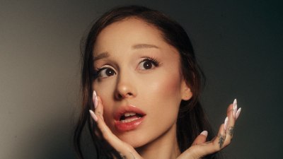 Ариана Гранде се завръща към корените си с "petal"