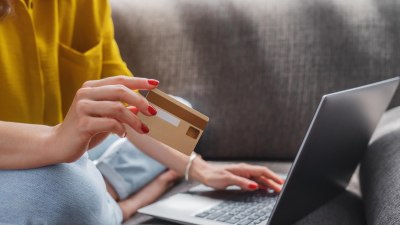 Как и какво пазаруват дамите онлайн