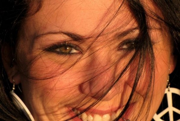 Усмивката надминава дори ефекта на грима в разкрасяването на всяка