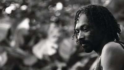 Реге и денсхол в Reincarnated на Snoop Lion 