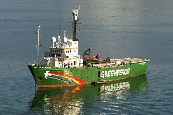 Корабът известен с кампанията за спасяването на Арктика ще обиколи