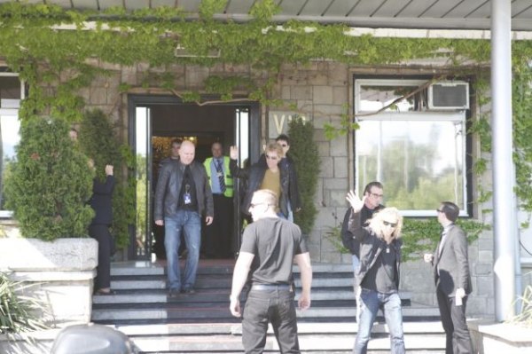 Най нетърпеливите фенове бяха обсадили стадиона още в ранната сутрин снимка