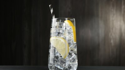 Каква е разликата между тоник, сода и газирана вода?