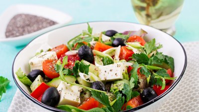 Традиционни гръцки вкуснотии, които ще ви накарат да мечтаете за лято