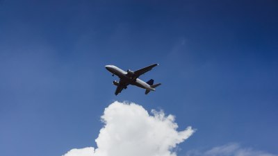 Нискотарифните авиокомпании: Плюсове, минуси и какво трябва да знаем