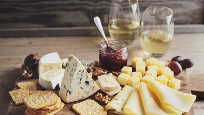 Тайните на красивото и вкусно плато със сирена