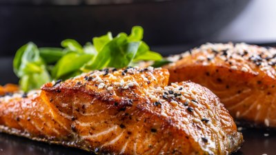 Екзотично изкушение: Печена сьомга с мед и соя