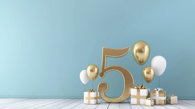 Принц Луи на 5! Уилям и Кейт споделиха очарователни снимки