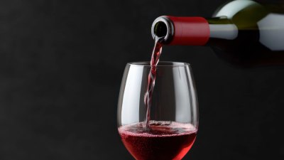 Защо червеното вино предизвиква главоболие?