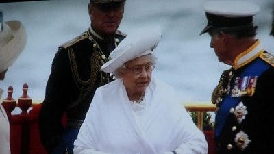 Кралица Елизабет Втора лично сипва сос на домашните си любимци