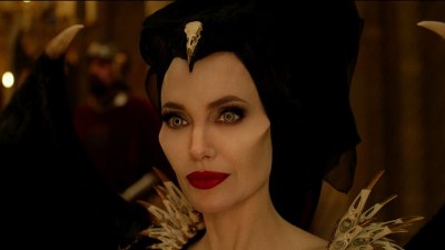 Виждали ли сте по-красиво зло? Анджелина Джоли се завръща като Злодеида (СНИМКИ/ВИДЕО)