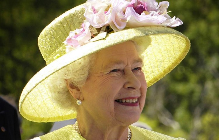 Британската кралица Елизабет Втора посети изложението на цветя в Челси.