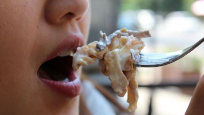 Защо е важно да се храним бавно и да дъвчем дълго?
