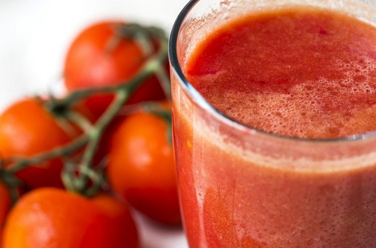 Учени доказаха че доматеният сок е вероятно най подходящата напитка ако
