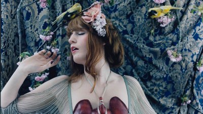 Florence + the Machine празнуват 10 години от създаването на първия си албум